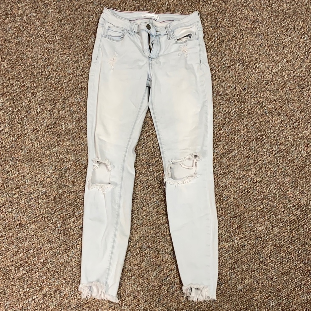 Cello distressed lite blue jeans. Size 5